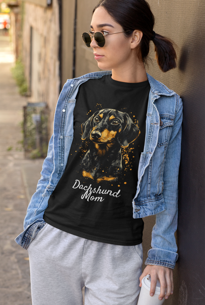 "Dachshund Mom" Crewneck T-shirt